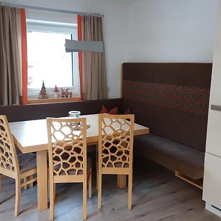 Hoamatl, Apartament Tux