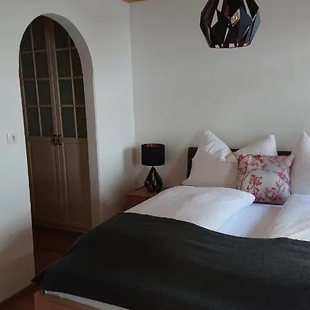 Hoamatl, Apartament Tux